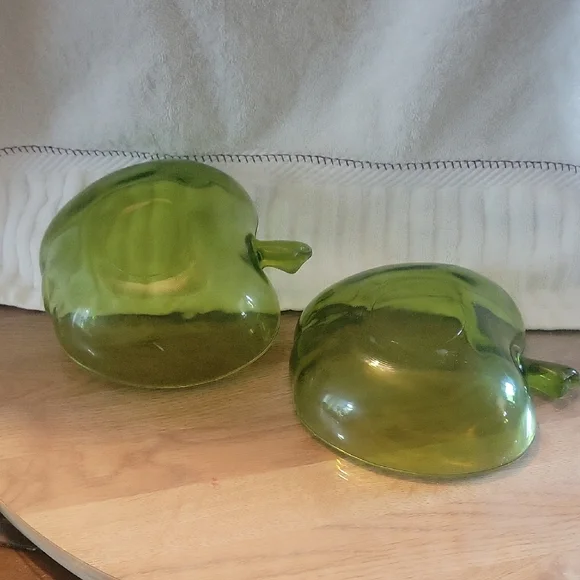 Hazel-Atlas Green Glass Apple-Shaped Bowls. Set of 2. Minimal Flaws. - Picture 6 of 6